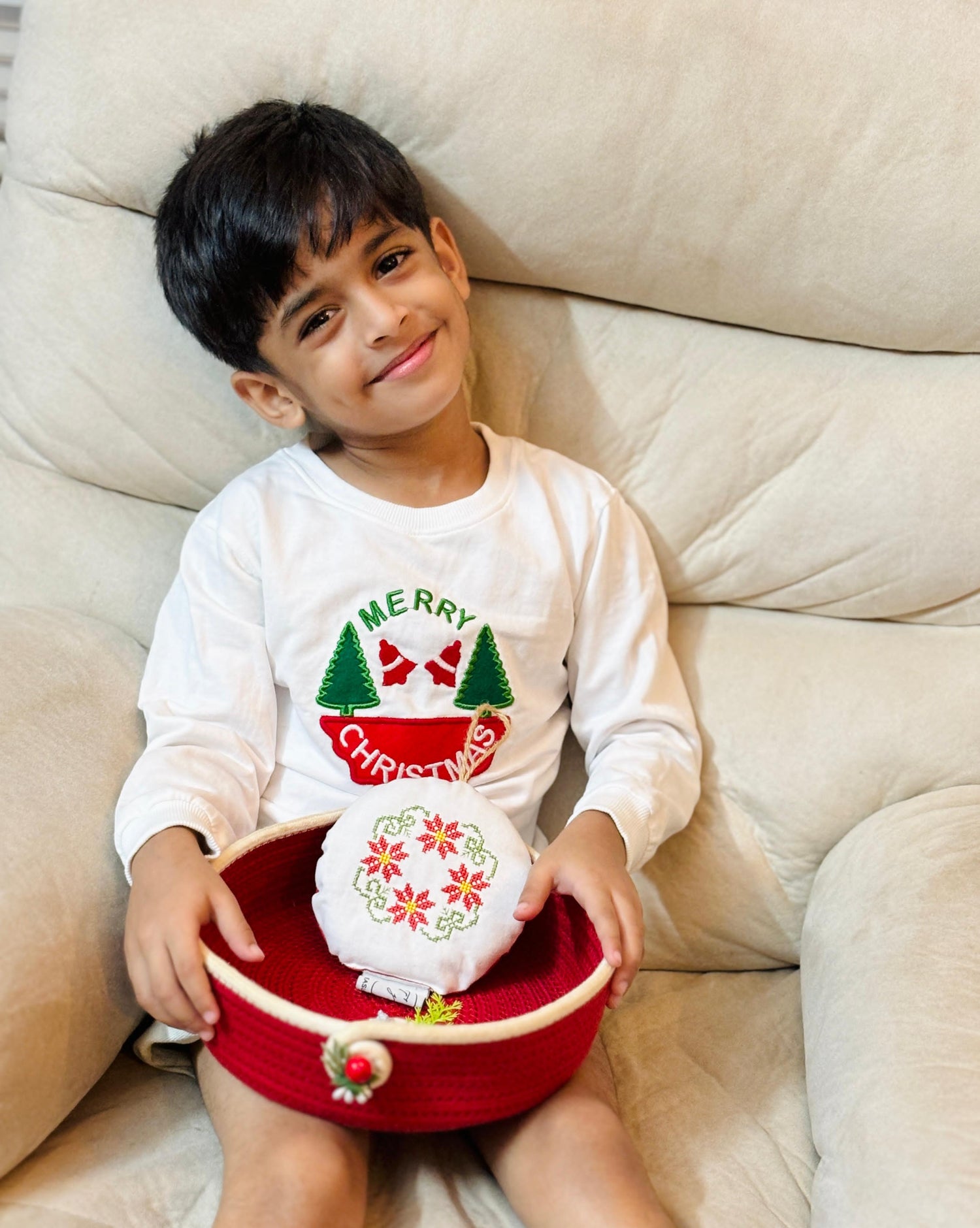 Festive White Sweatshirt (Unisex)